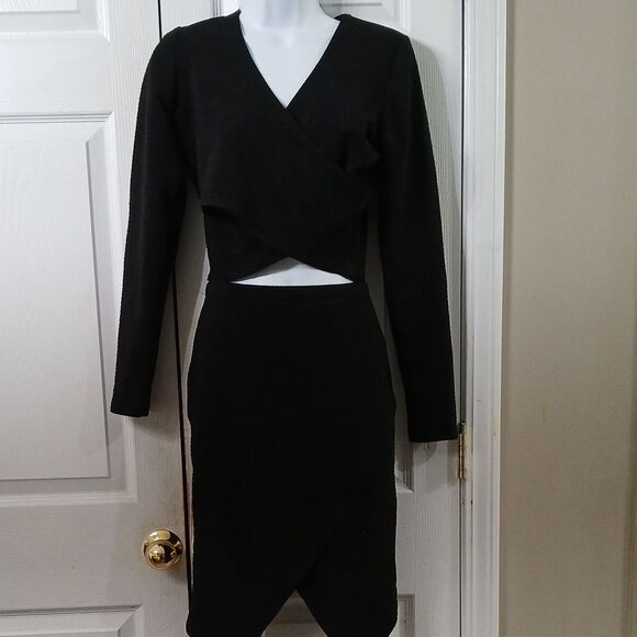 Snap black 2 pc skirt set Long sleeve top and pull on skirt  Sz M/L  NWOT - Picture 1 of 10